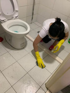 越籍媽媽精湛打掃技藝，在台遠嫁備受讚譽，自備工具成就百分百滿意顧客